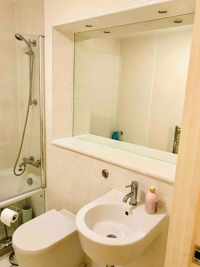 Modern 1 Bedroom Apartment Moments From Shoreditch London 0*,  United Kingdom