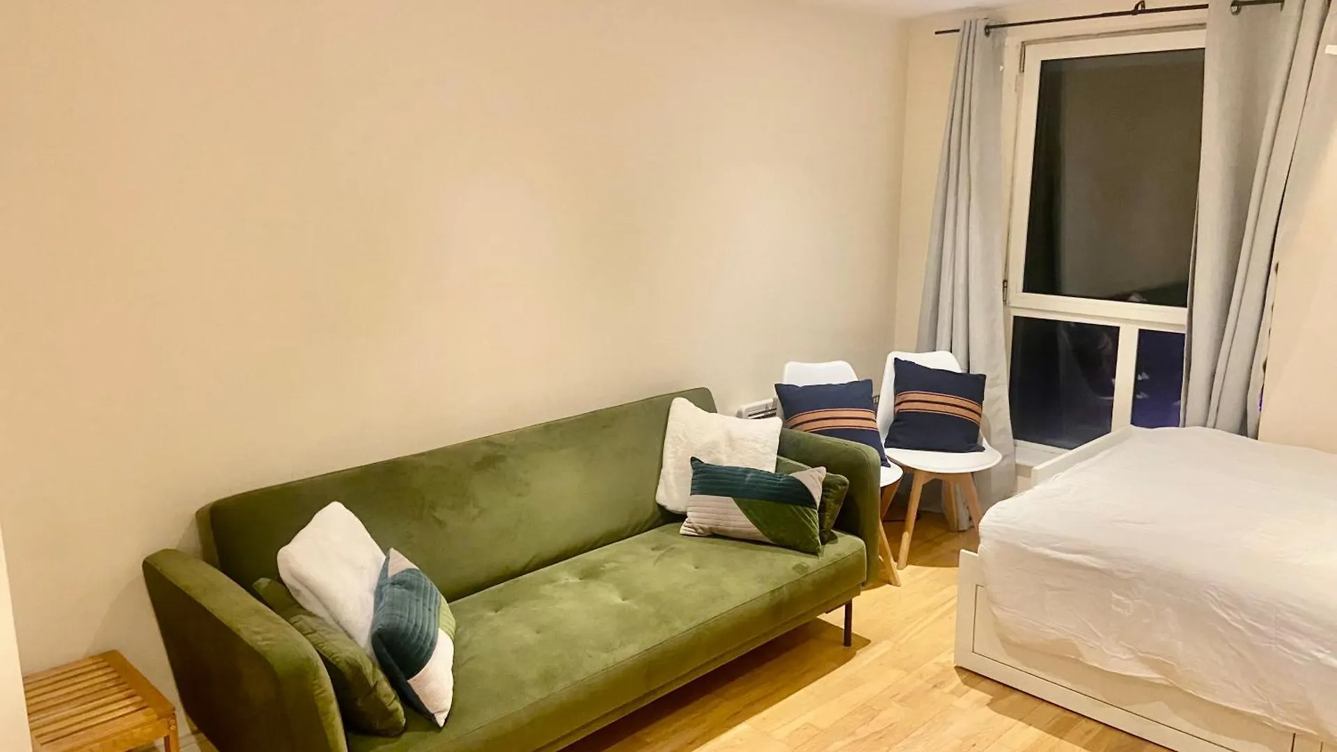 Modern 1 Bedroom Apartment Moments From Shoreditch London 0*,